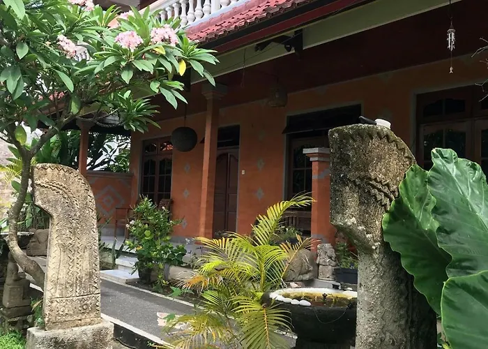 アパート Nyoman House