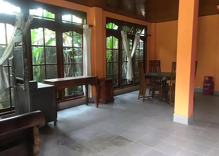 Nyoman House アパート